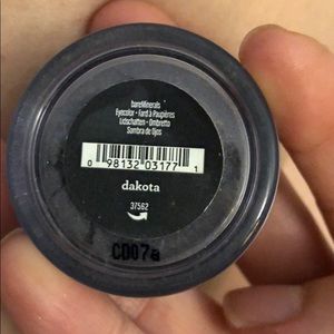 BareMinerals eyeshadow in Dakota